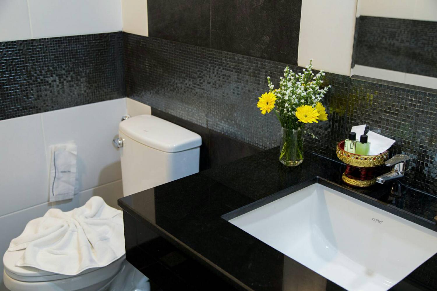 Noble Tarntong Boutique Hotel โรงแรมโนเบิ้ล ธารทอง บูทิค