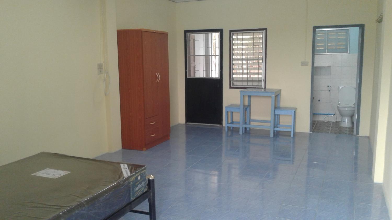 ห้องเช่าพร้อมเฟอร์และห้องเปล่าหลังโรงเรียนปลวกแดงพิทยาคม