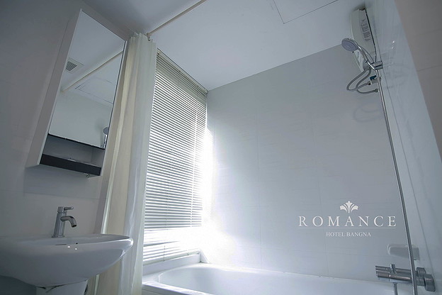 โรงแรม โรแมนซ์ บางนา