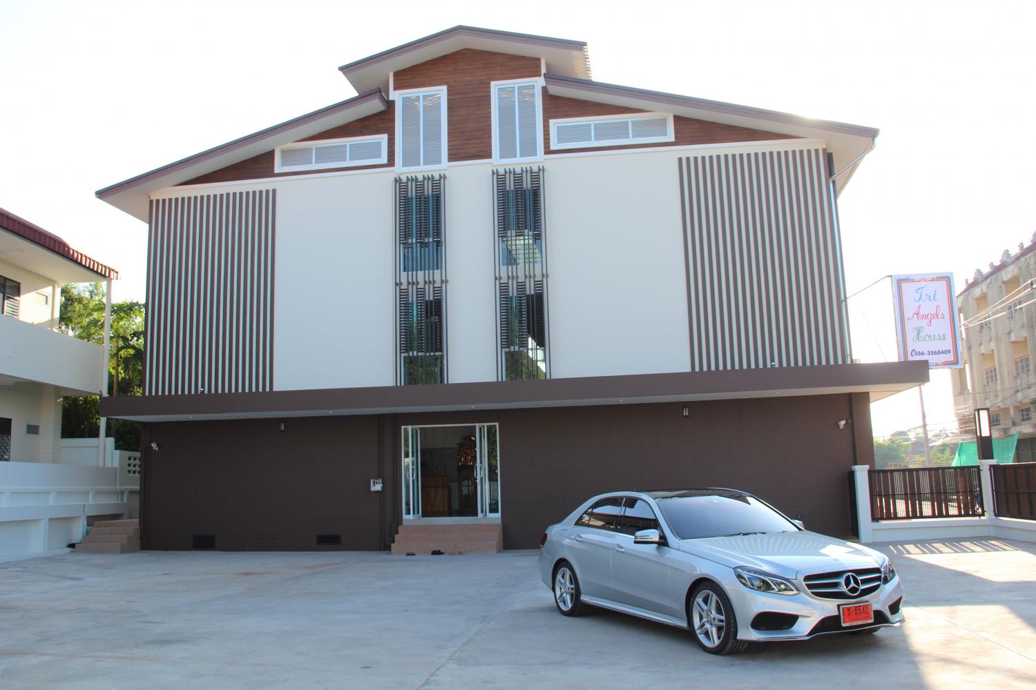 TRI ANGELS HOUSE