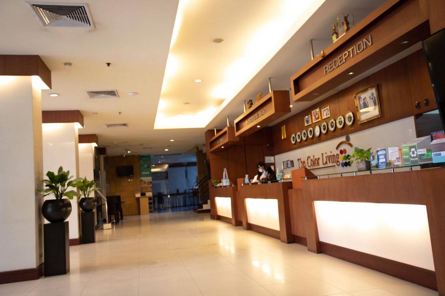 โรงแรม เดอะ คัลเลอร์ ลิฟวิ่ง