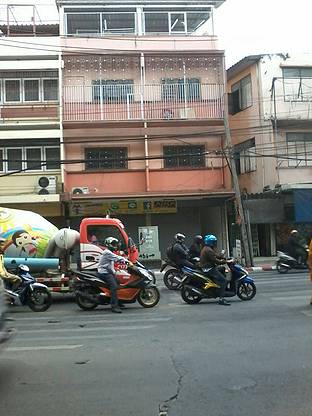 อนุสรณ์เพลส