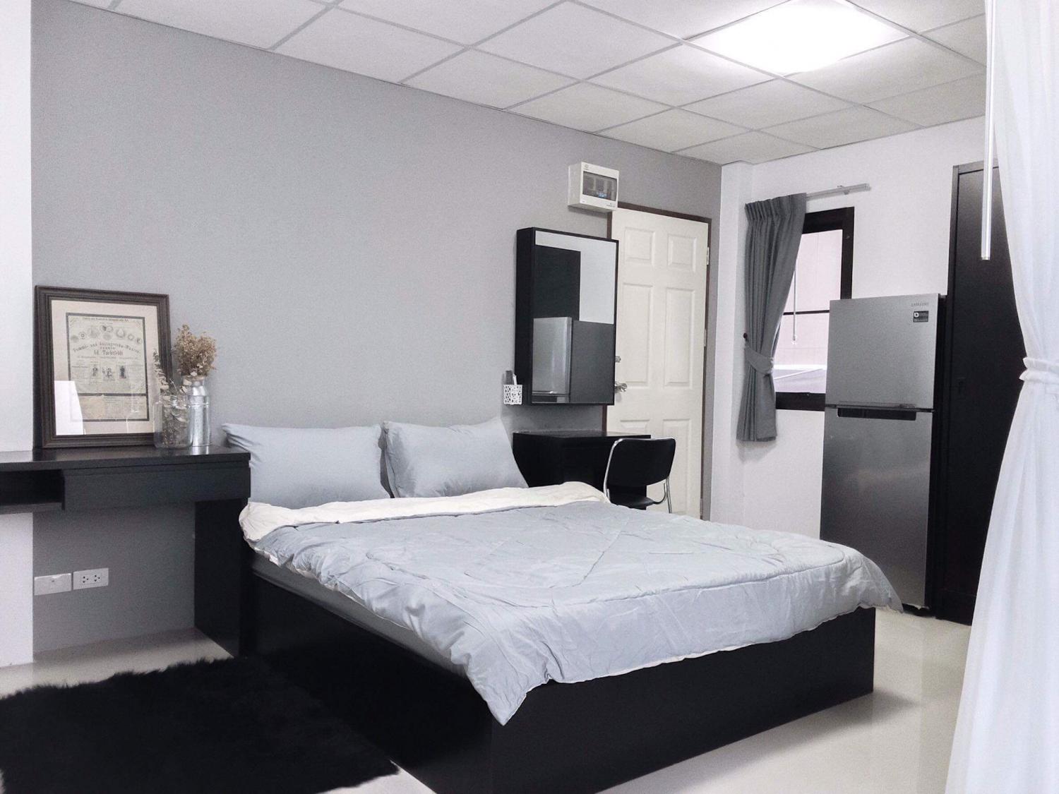 NNN Apartment