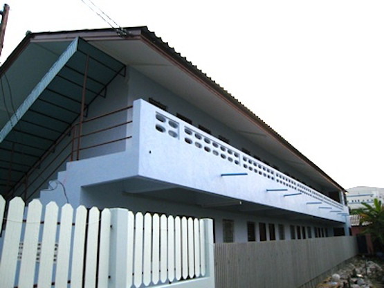 บ้านพักริมน้ำวัดรางบัว