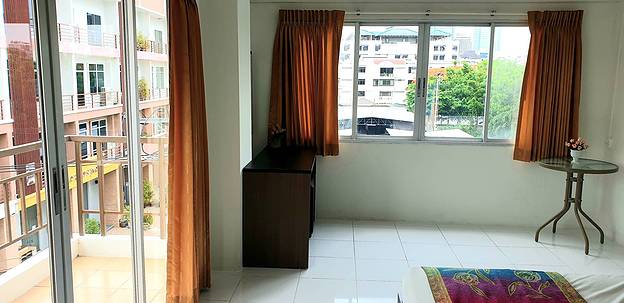 Nawarin Ratchada Apartment  ซ.รัชดา 20 สุทธิสาร ใกล้ MRT 300 เมตร (4500 บาท)