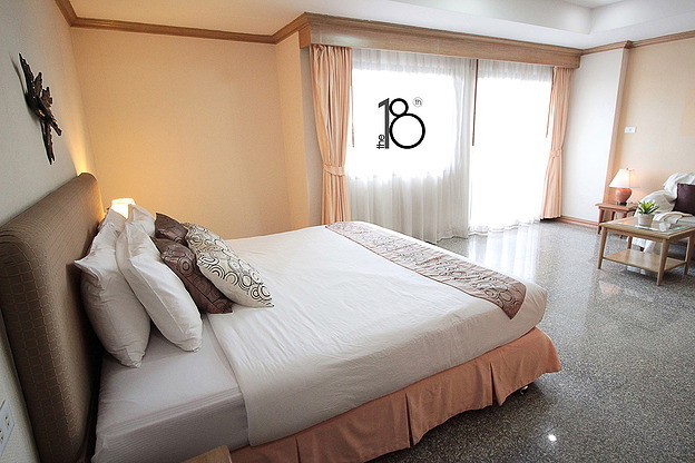 ดิเอททีน อพาร์เม้นท์ (The 18th Apartment)