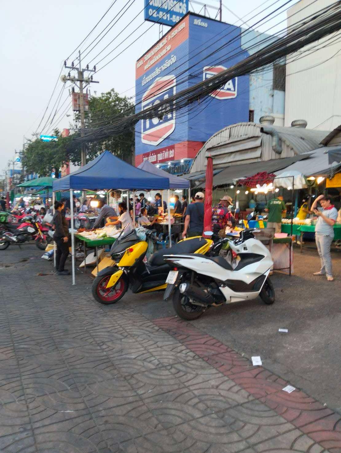 พรสุข ปากซอยพหลโยธิน62  ใกล้ป้ายรถ ใก้ลBTSคปอ ใกล้ตลาดเซฟวันโกล  มีตลาดและ 7/11 24ชม.
