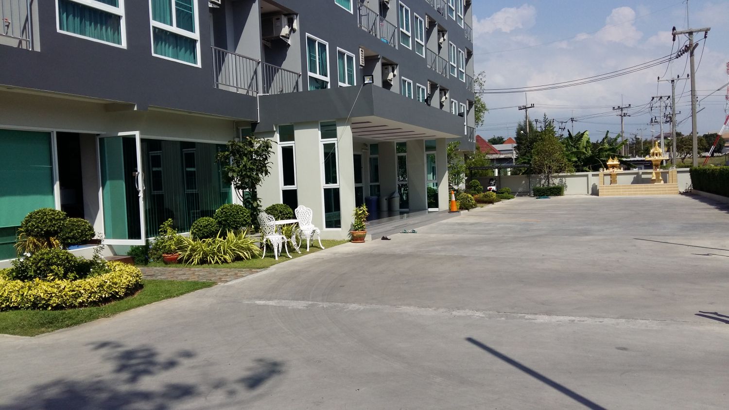 ซัน-ทรี เพลส ใกล้นิคมแหลมฉบัง รับสัญญาระยะสั้น โทร.064-3641465