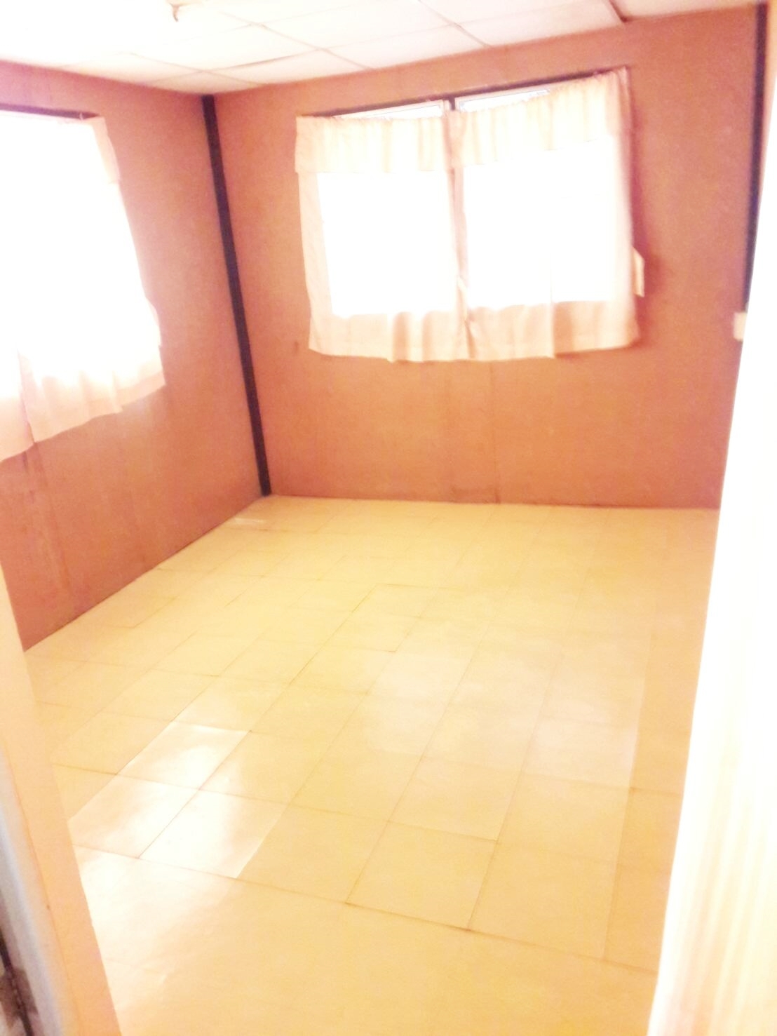 ห้องพักสตรี เจริญพาศน์