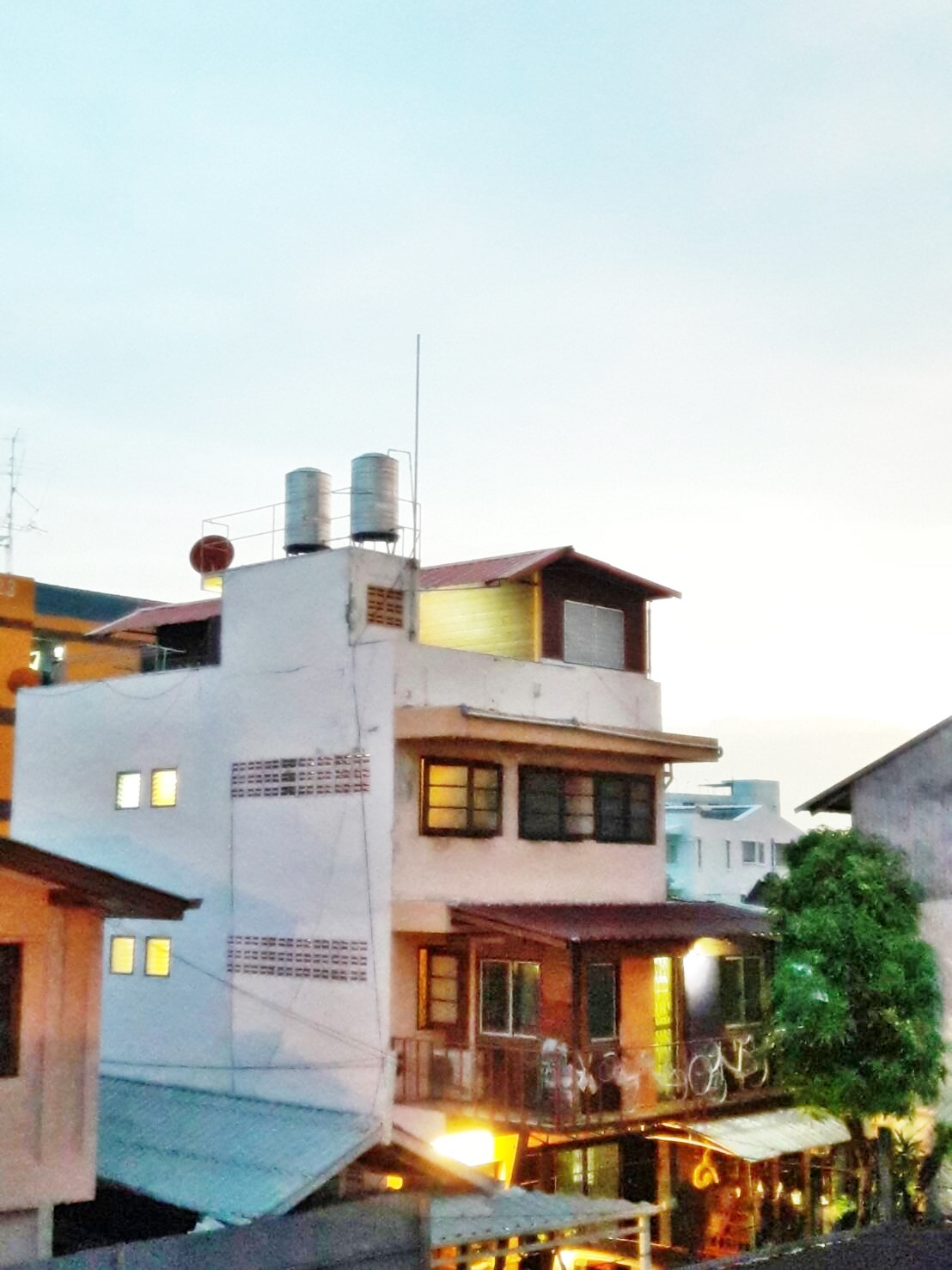 ห้องพักสตรี เจริญพาศน์