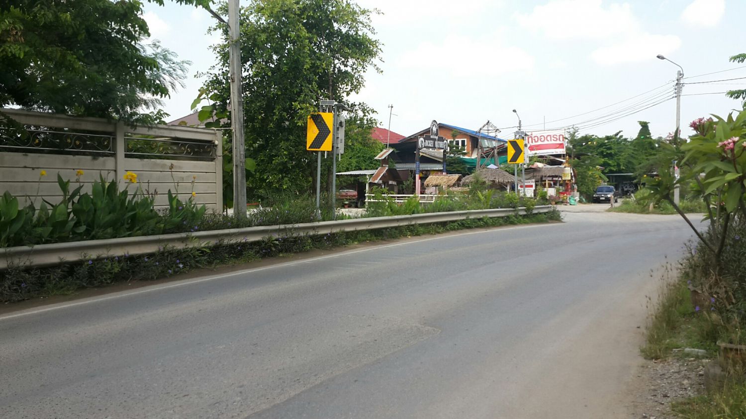 J Ville ลัดมะยม