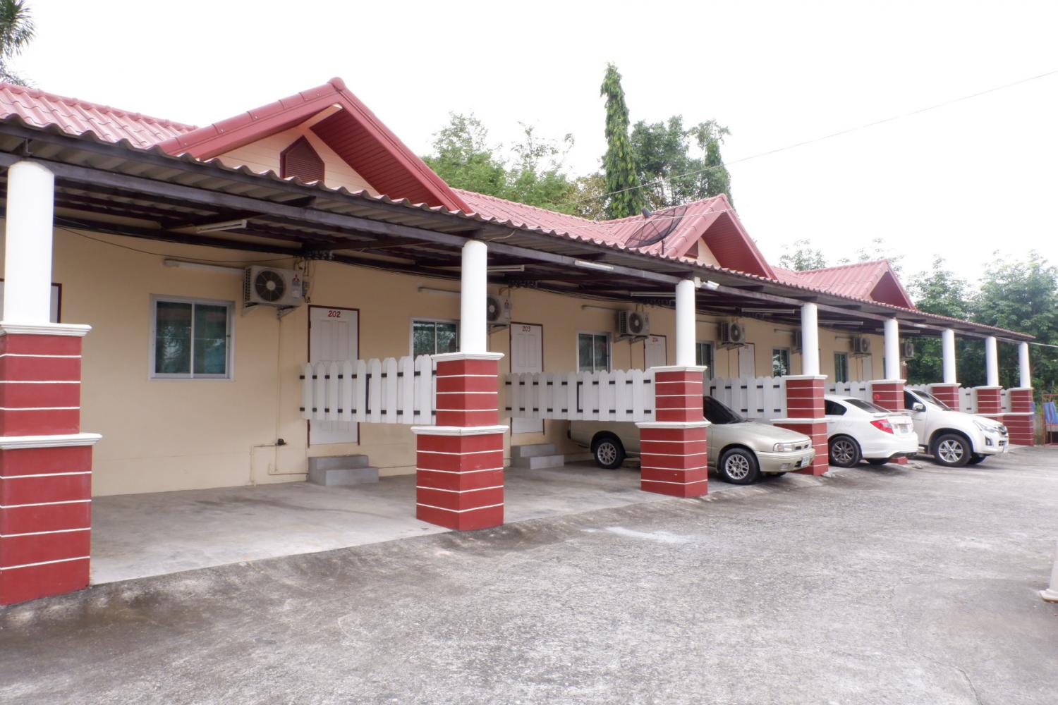 ห้องพักรายวัน ภูรินเพลส (ปลวกแดง นิคมอิสเทริ์นซีบอร์ท ซีเคพลาซ่า ระยอง)