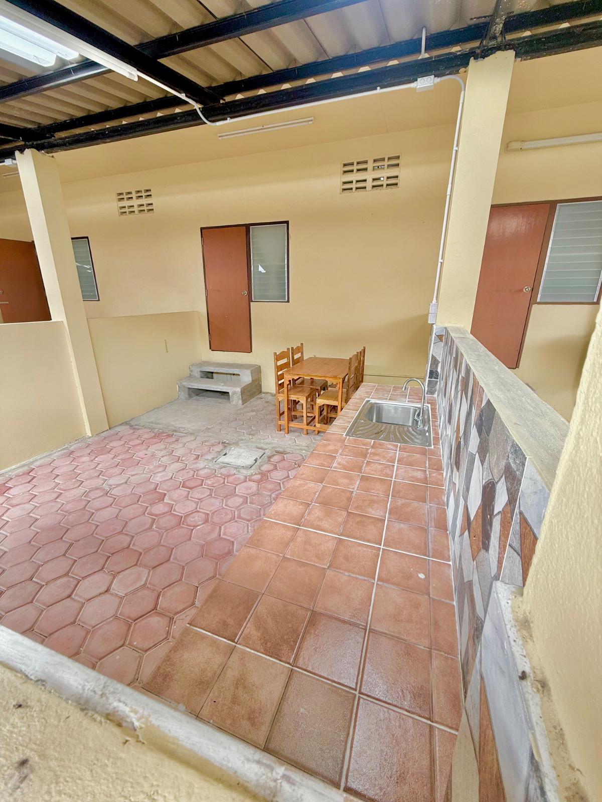 บ้านไร่หิรัญลักษณ์ ห้องพักให้เช่า ศรีราชา-ใกล้มอเตอร์เวย์