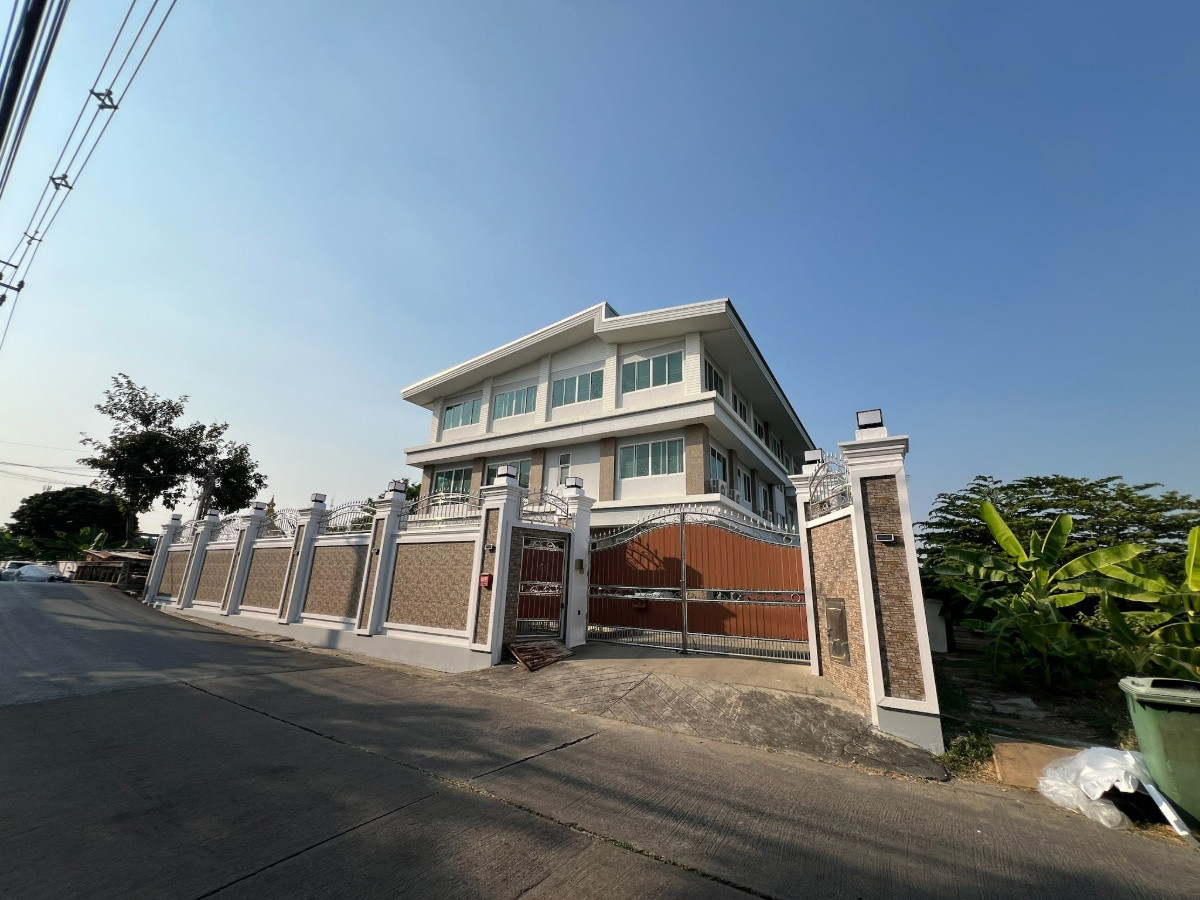 สริลณ์ เอ็ชคิว
