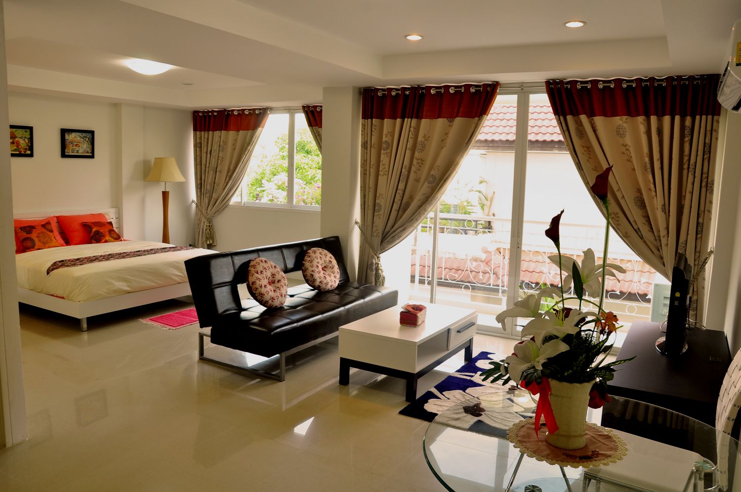 The Living Place Apartment รูปที่ 1