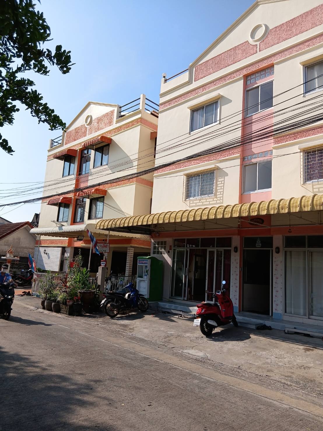 บ้านต้นเงิน บ้านต้นทอง