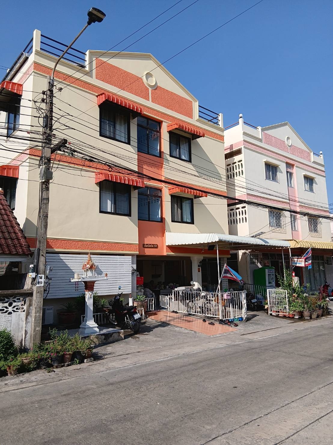 บ้านต้นเงิน บ้านต้นทอง