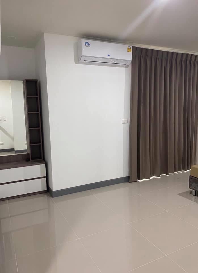 อามีน เพลส