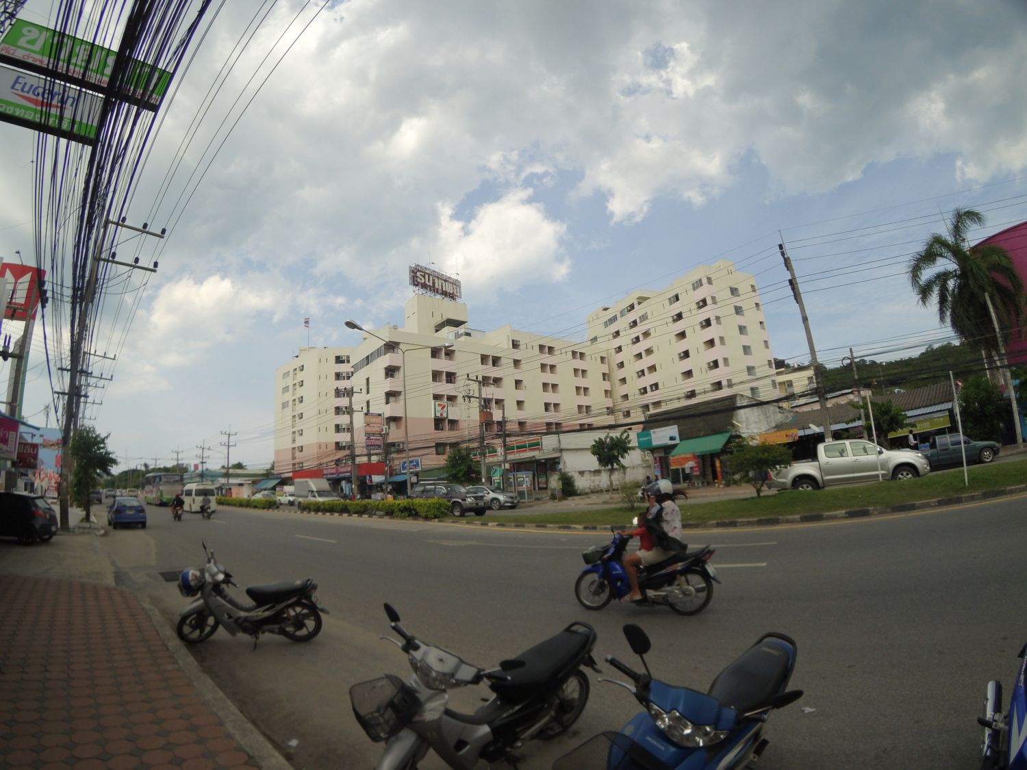 ธนาทิพย์ อพาร์ทเม้นท์ (ติดถนนใหญ่) 照片 6