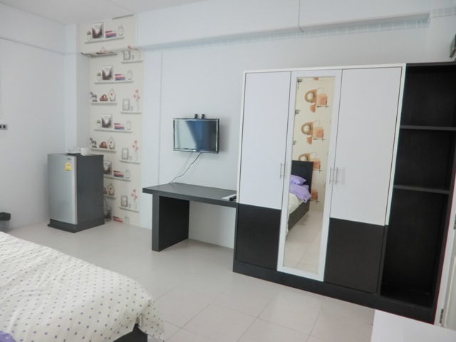 Crystal Place Apartment ม.บูรพา บางแสน