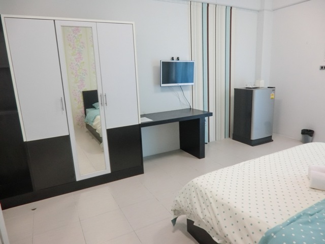 Crystal Place Apartment ม.บูรพา บางแสน