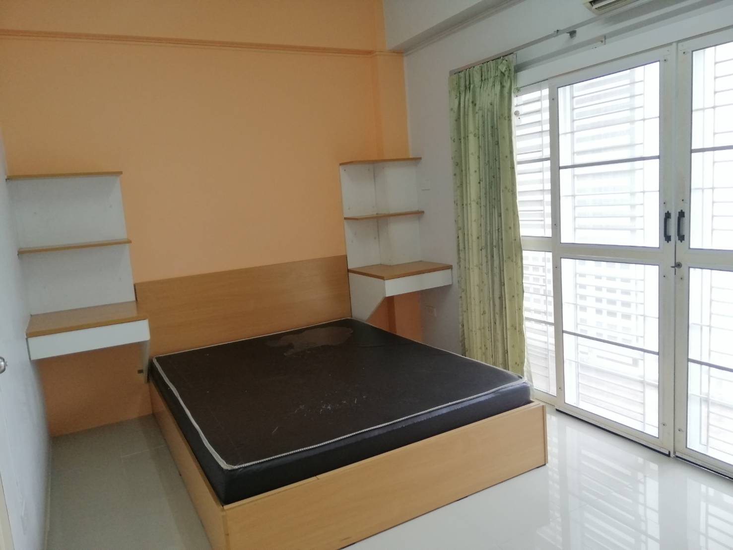 YiP House ใกล้ ม.บู แอร์2600 หอปลอดภัย ประตูออโต้มัดจำเดือนเดียว