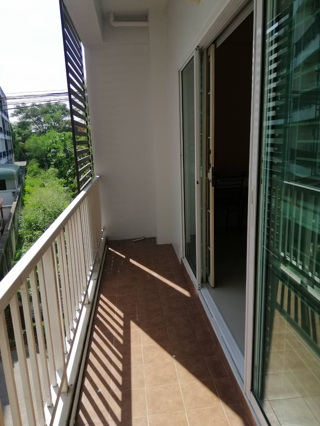YiP House ใกล้ ม.บู แอร์2600 หอปลอดภัย ประตูออโต้มัดจำเดือนเดียว