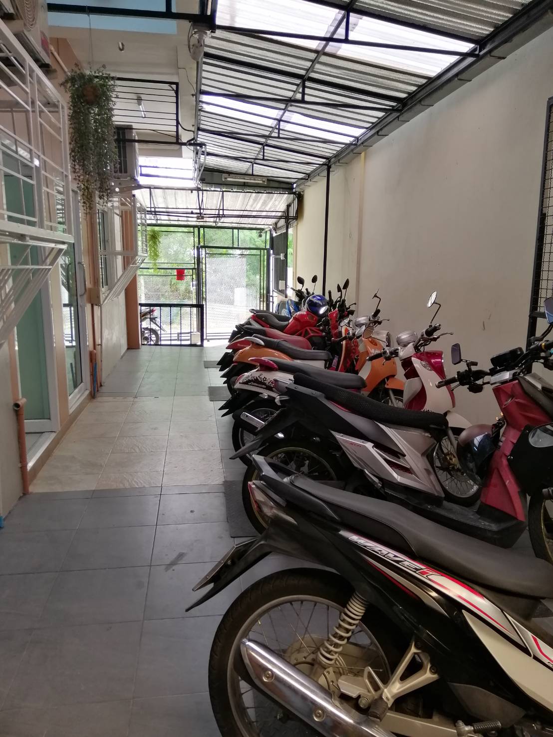 YiP House ใกล้ ม.บู แอร์2600 หอปลอดภัย ประตูออโต้มัดจำเดือนเดียว photo 6