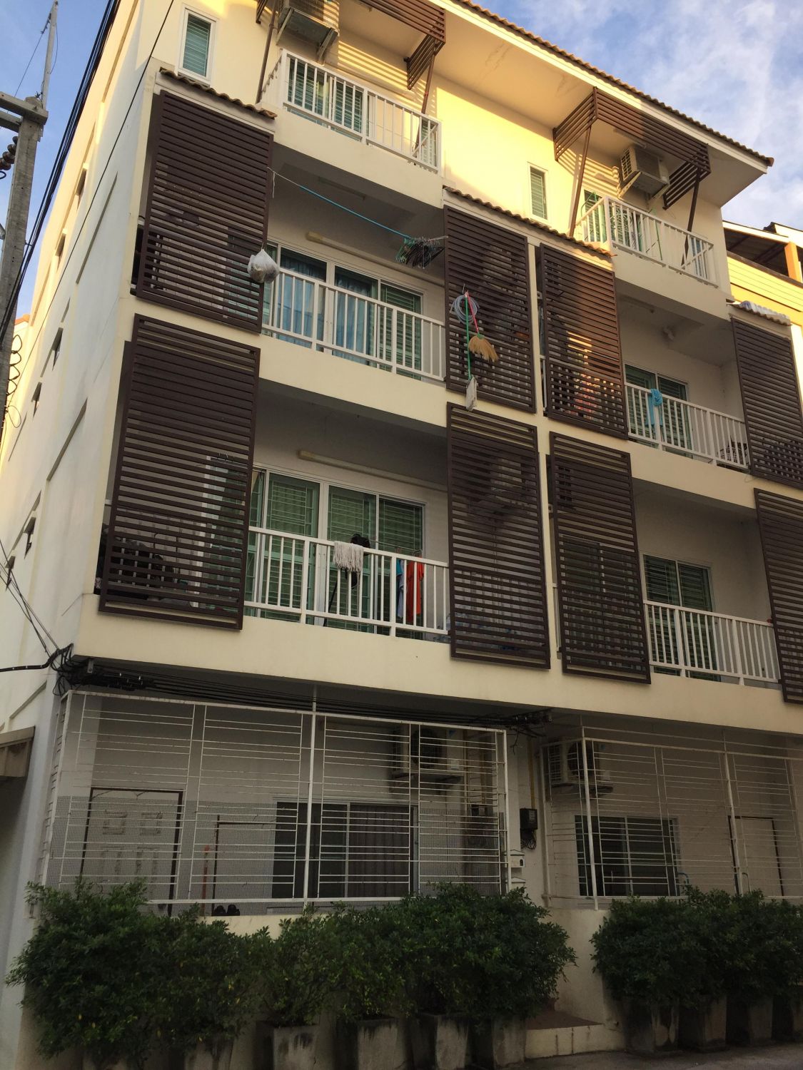 YiP House ใกล้ ม.บู แอร์2600 หอปลอดภัย ประตูออโต้มัดจำเดือนเดียว