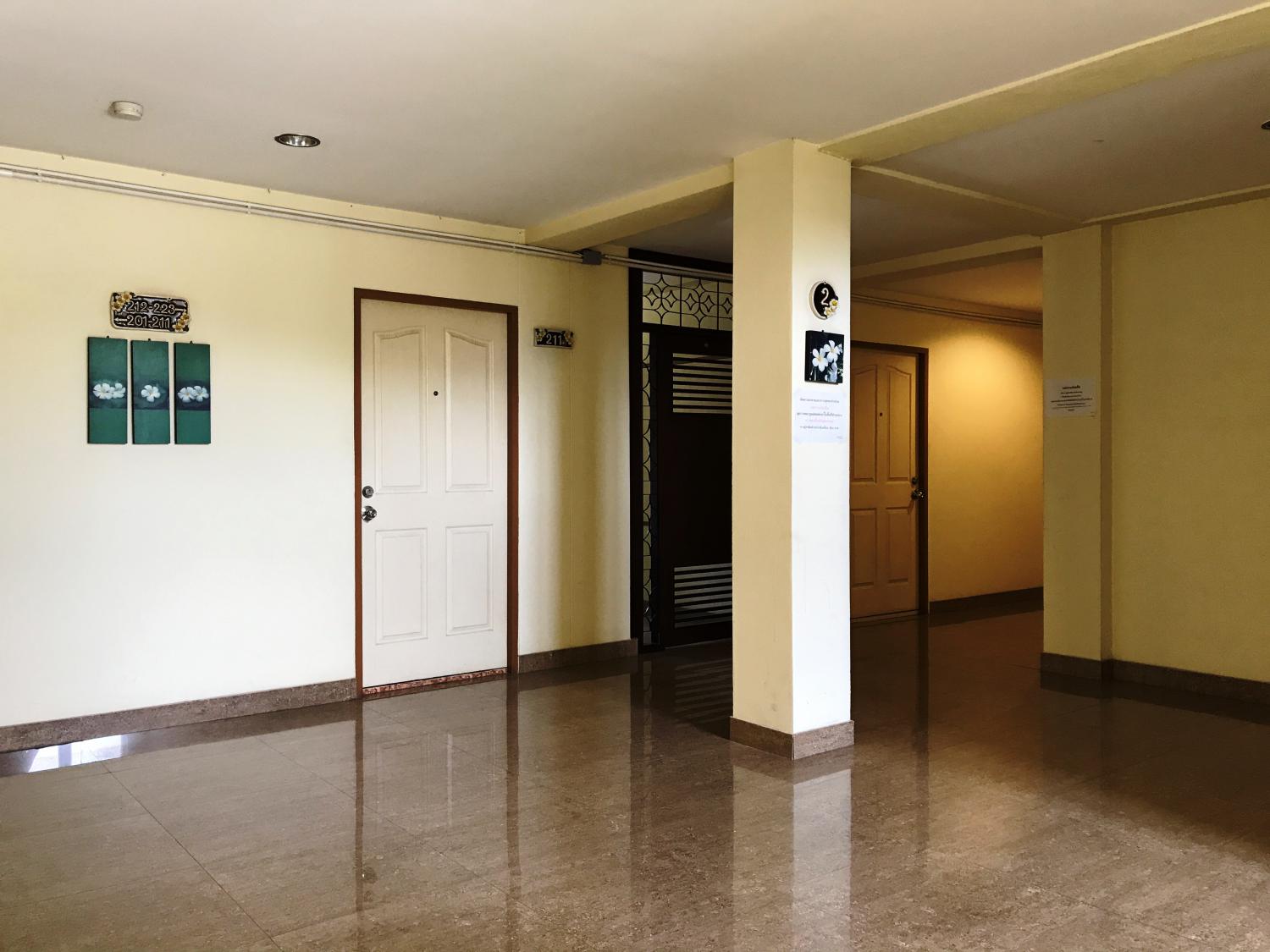 CKOne Apartment photo 8