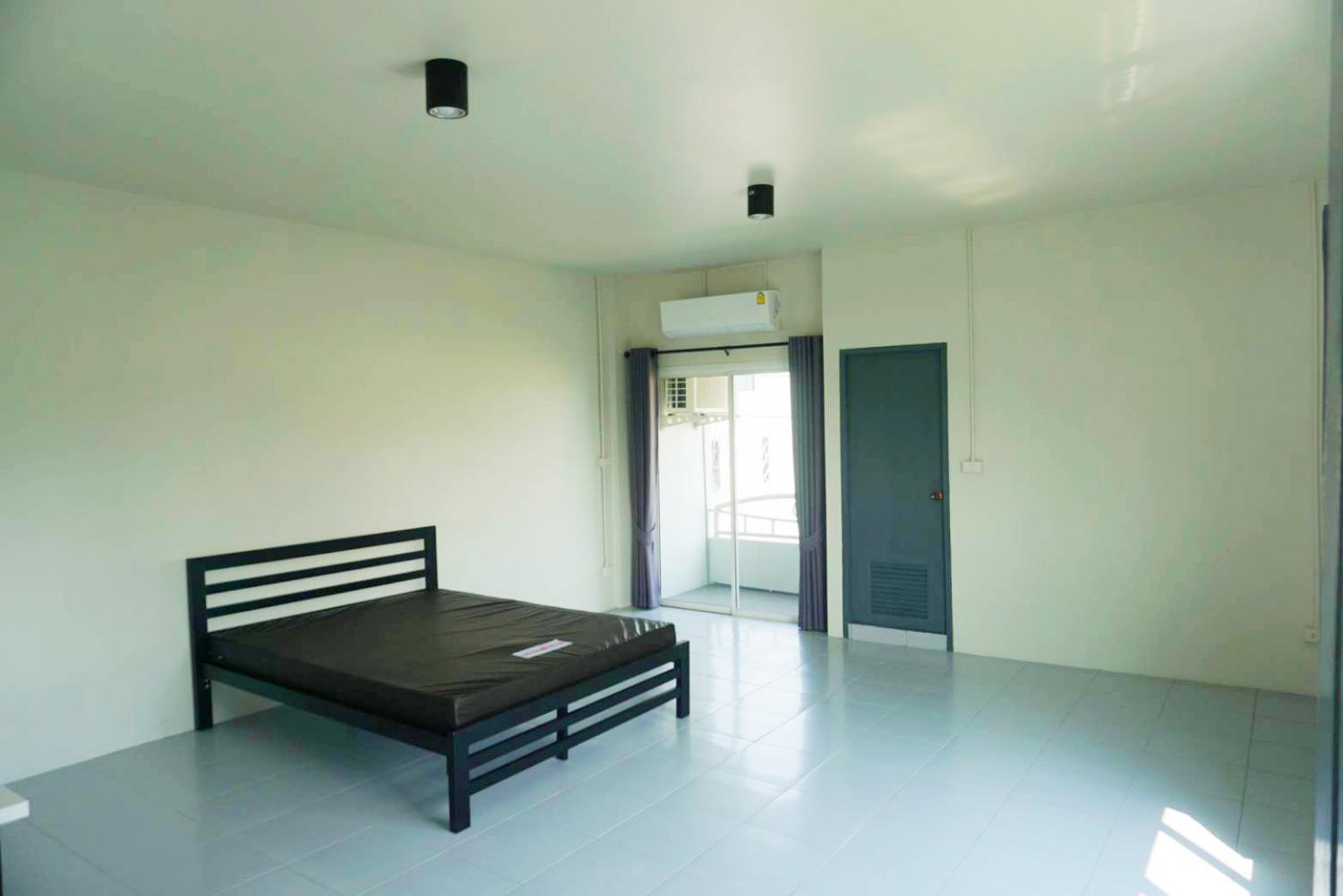 Savehouse 89 photo 10