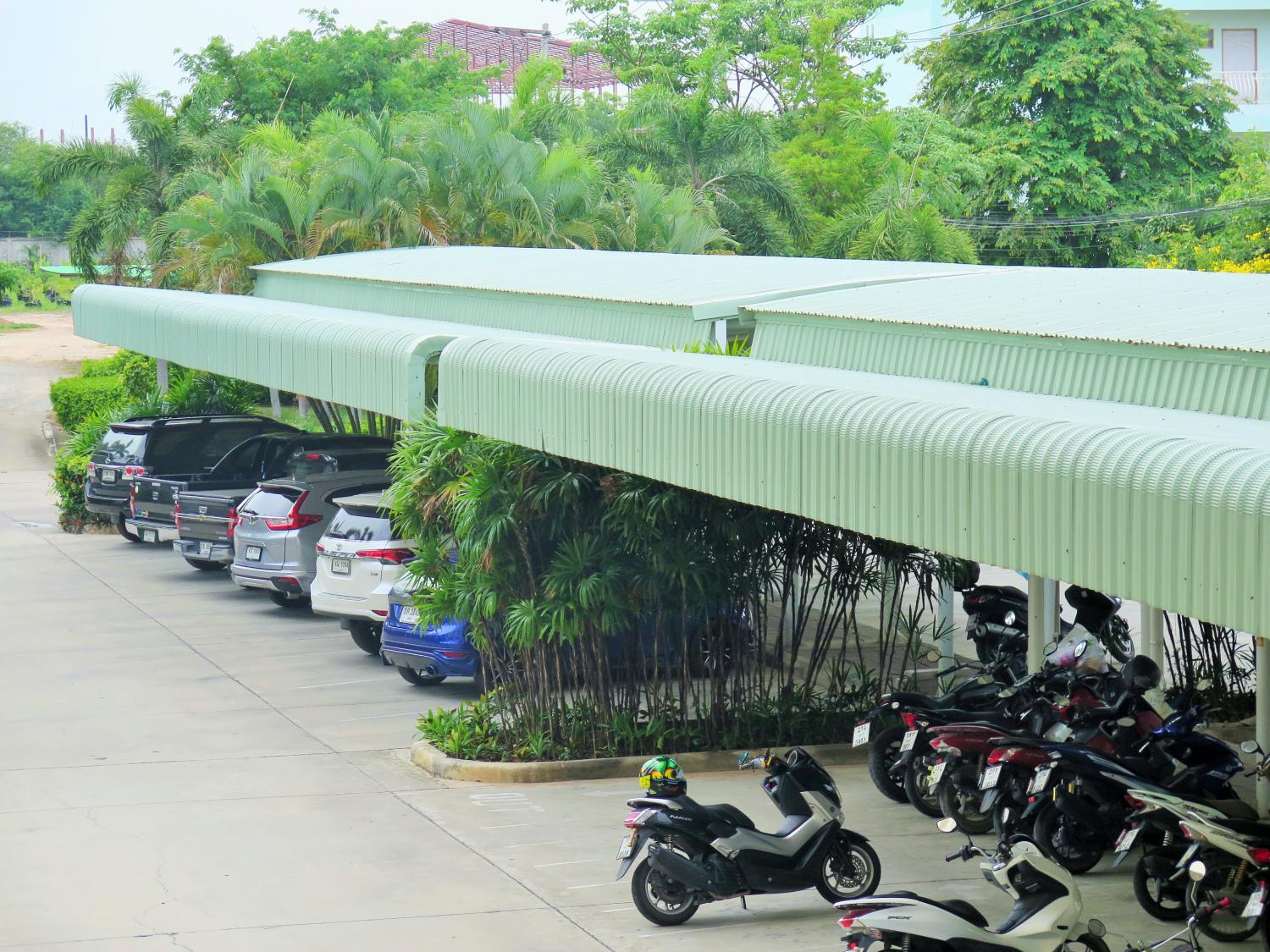 รอยัลไทยเรสซิเดนท์