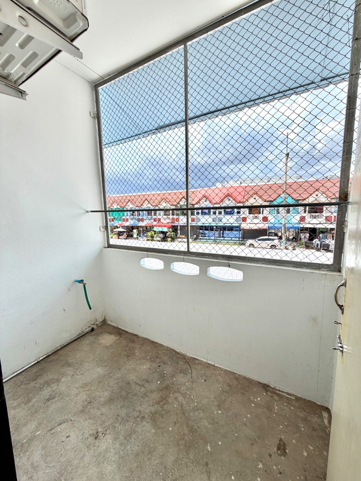 หอพักทอรุ้งเงิน
