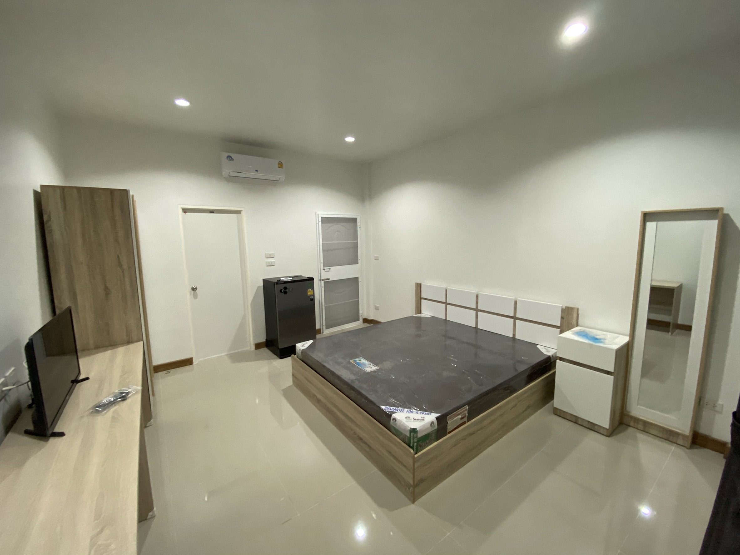 เดอะ ไวท์ เพลส รูปที่ 1