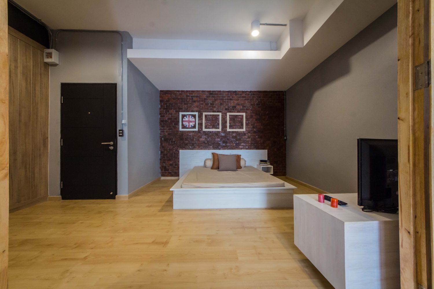 The 24th-RESIDENCE (LOFT STYLE)