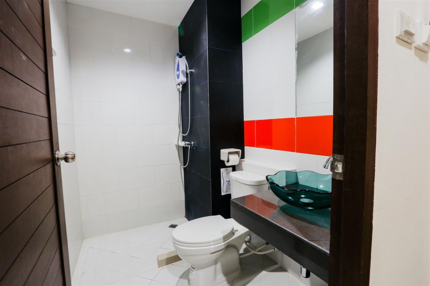 โรงแรม พอร์ทเทรท ปราณบุรี ( ห้องพัก รายวัน - รายเดือน )