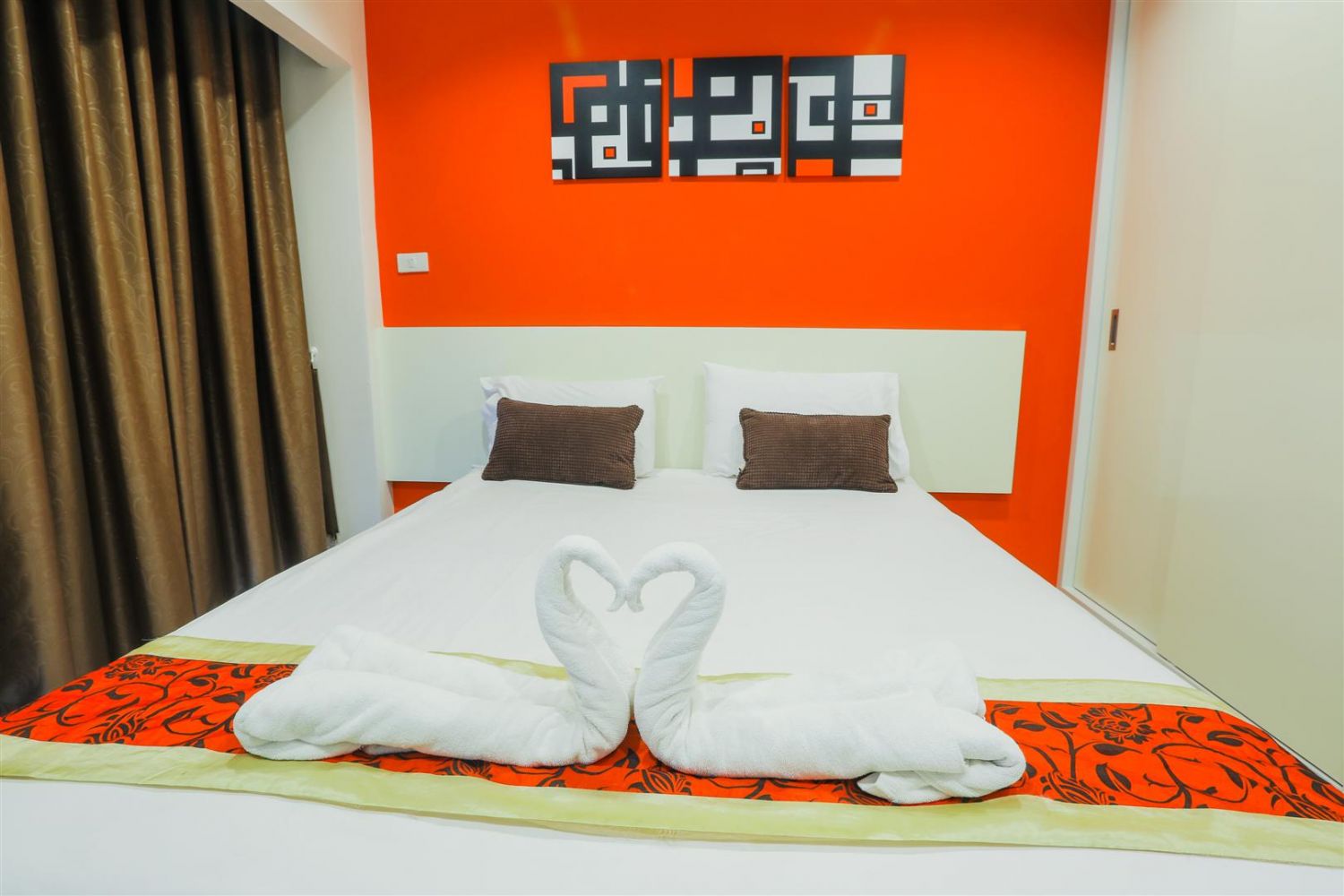โรงแรม พอร์ทเทรท ปราณบุรี ( ห้องพัก รายวัน - รายเดือน )
