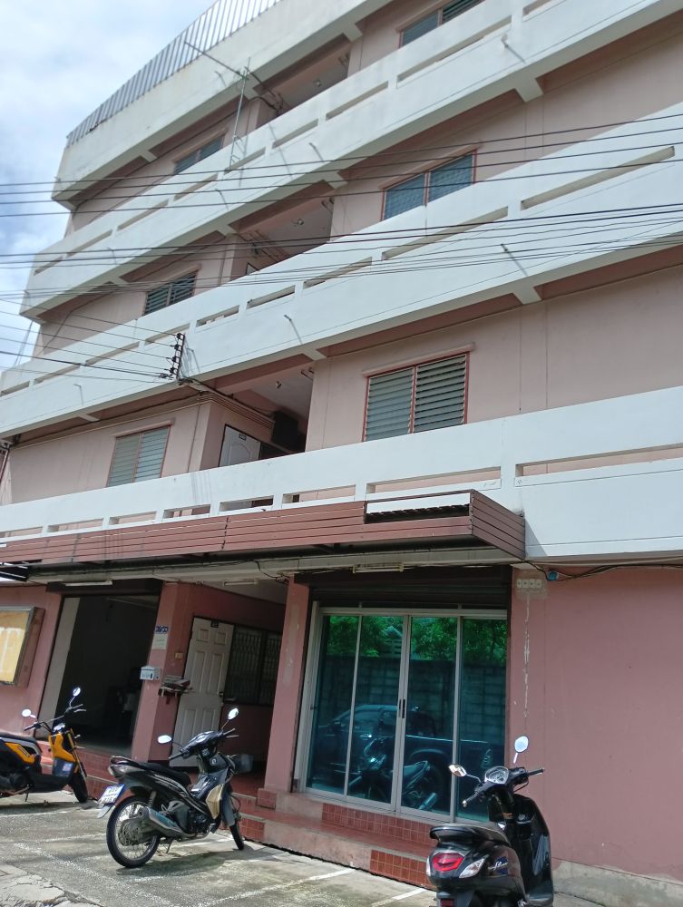 ปลาวาฬ168: ใกล้ฟิวเจอร์รังสิต